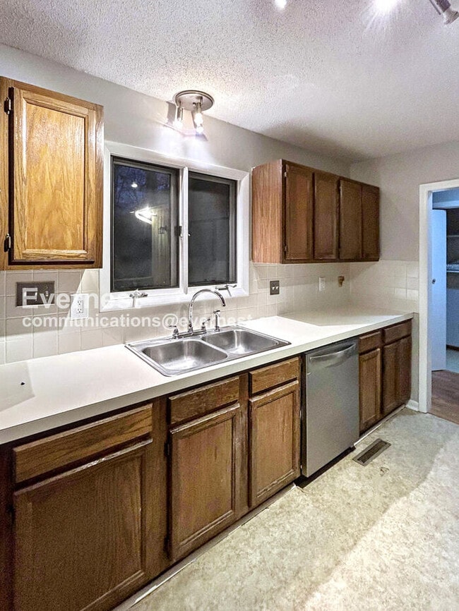 Building Photo - 57 Carrisbrooke Ln