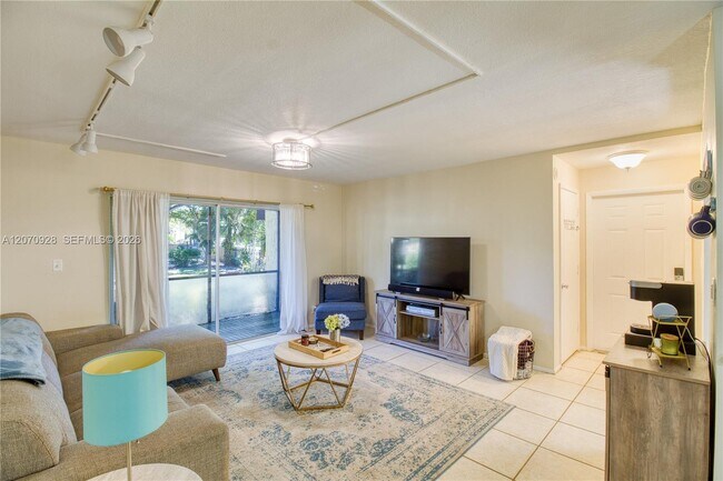 Building Photo - 3095 N Oakland Forest Dr