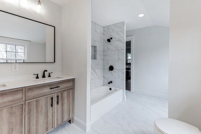 Foto del edificio - 60 Maple Ave