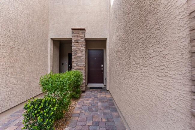 Building Photo - Beautiful 2 Story TownHome in Inspirada