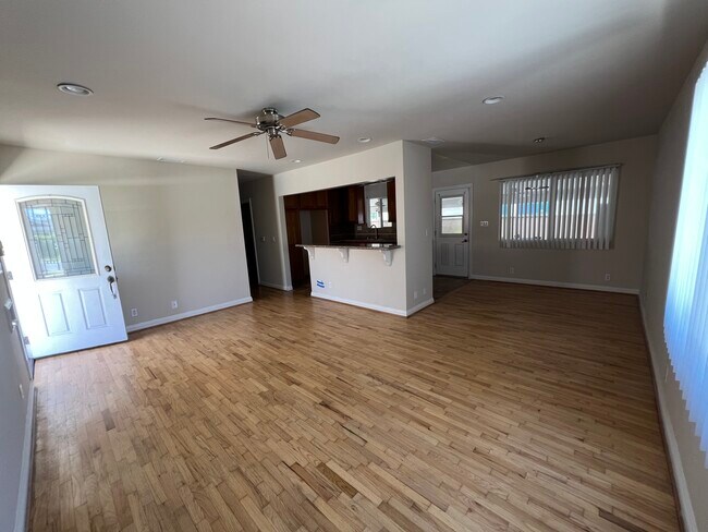Foto del edificio - 1046 W 187th Pl