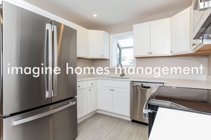 Primary Photo - 181 E Crest Dr