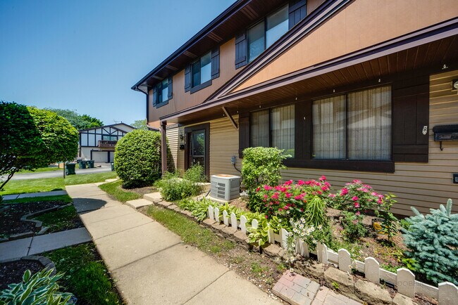Foto del edificio - 6278 Kit Carson Dr