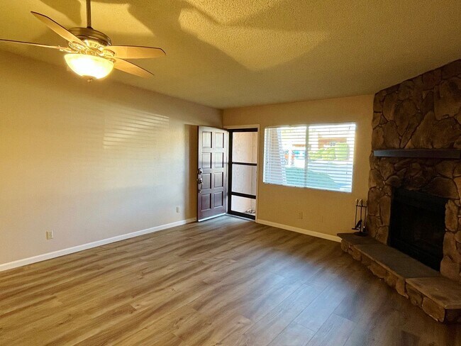 Foto del edificio - CONDO - VILLAGE OF OAK CREEK