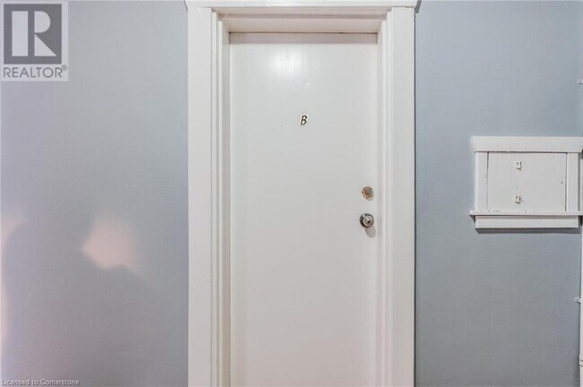 Photo du bâtiment - 1 Grosvenor Ave S