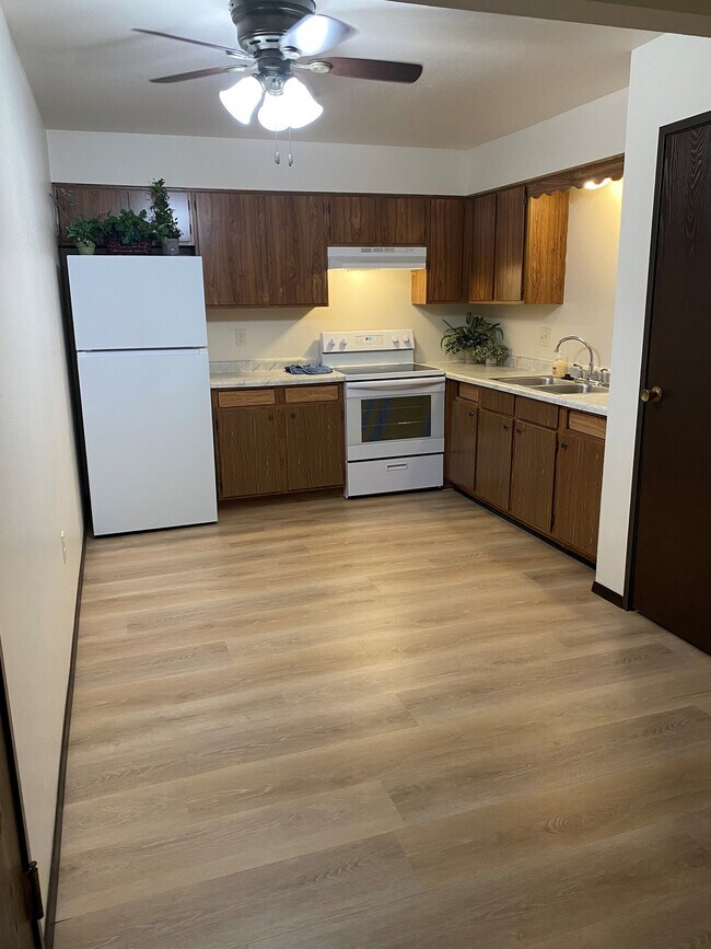Building Photo - 1712 S 115 Ct