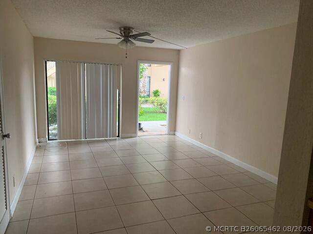 Foto del edificio - 10890 Royal Palm Blvd