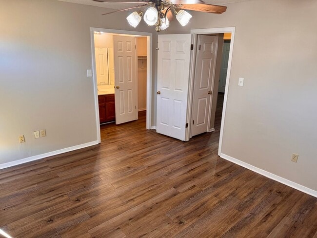 Building Photo - 3485 Lakehurst Dr