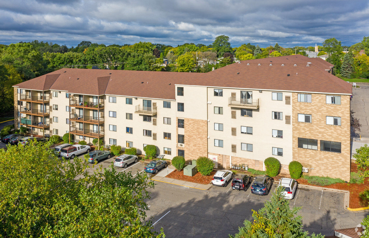 Primary Photo - Rainbow Plaza Apartments