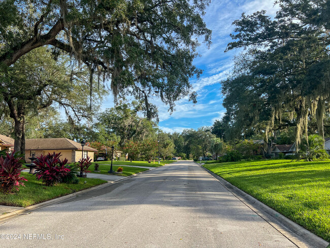 Foto del edificio - 1756 Leyburn Ct