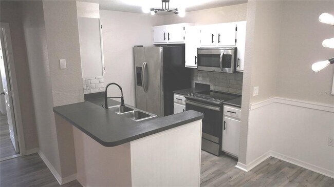 Building Photo - 8932 Manor Loop