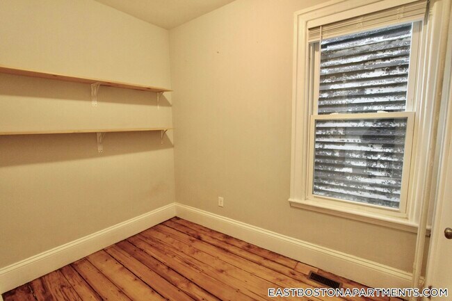 Building Photo - 126 Saratoga St