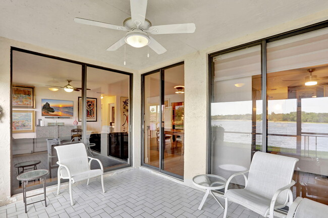 Foto del edificio - 2850 Carambola Cir S