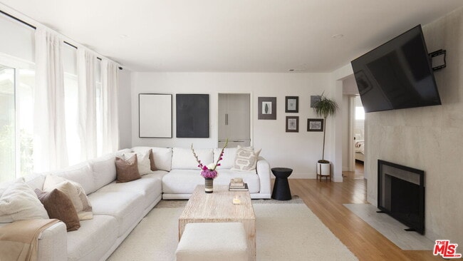 Foto del edificio - 4049 Fairway Blvd