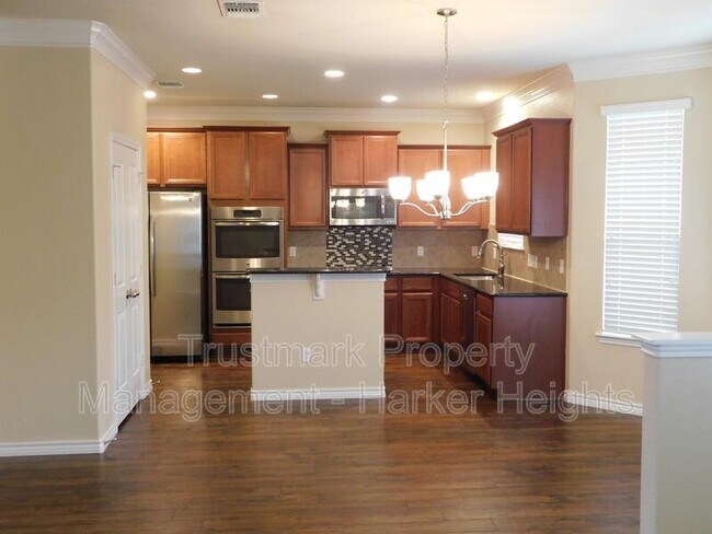 Building Photo - 828 TUSCAN Rd