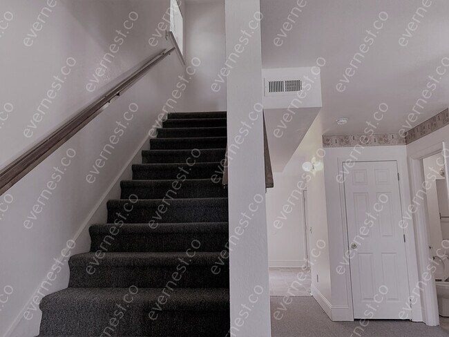 Building Photo - 2 BED & 1.5 BATH | NO PETS | NO S8