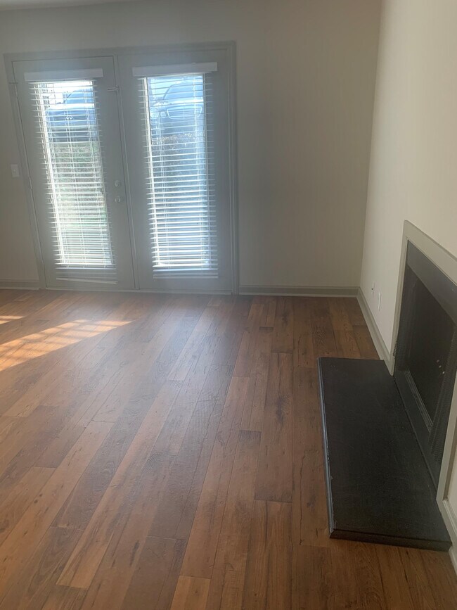 Foto del edificio - 7446 Cabot Dr