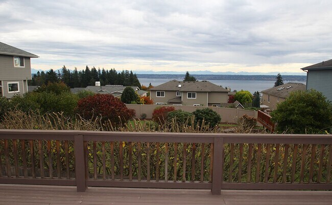 Building Photo - UPDATED CHAFFEY 4 BEDROOOM KINGSTON HOME F...