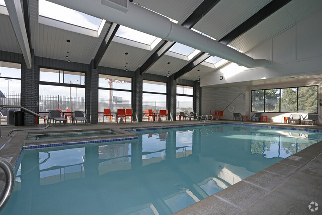 Year Round Swimming - Goldstone Place Apartments