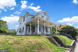 Building Photo - 513 E Custis Ave