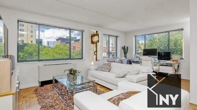 Building Photo - 97 Jane St