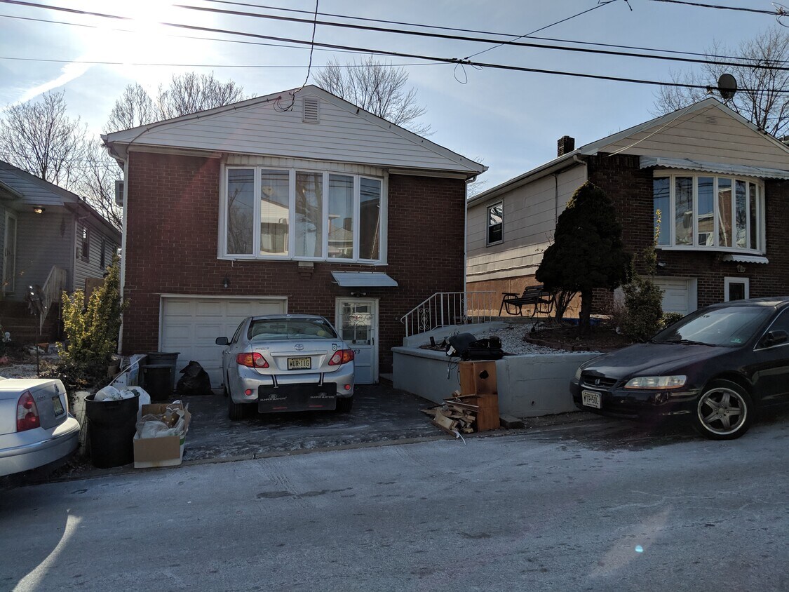 153 Weigands Ln, Secaucus, NJ 07094 House Rental in Secaucus, NJ