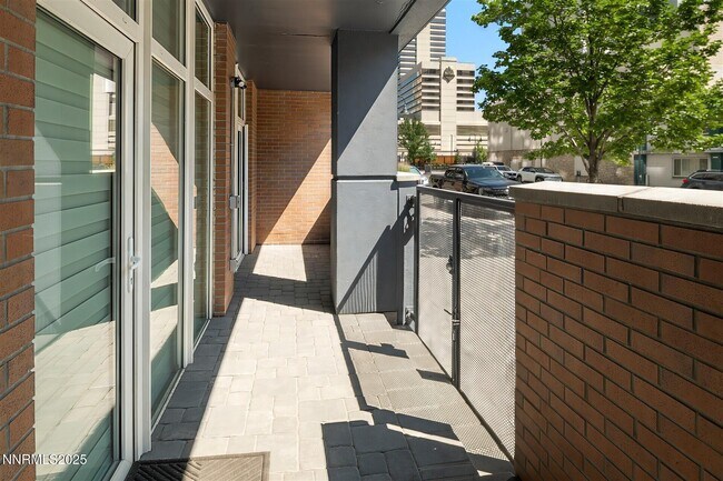 Foto del edificio - 255 N Sierra St