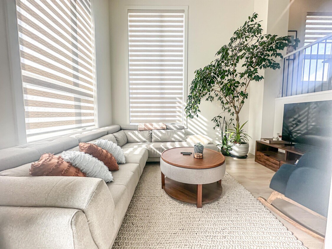 250 Livingston Common NE, Calgary, AB T4B 3P6 Townhouse for Rent in