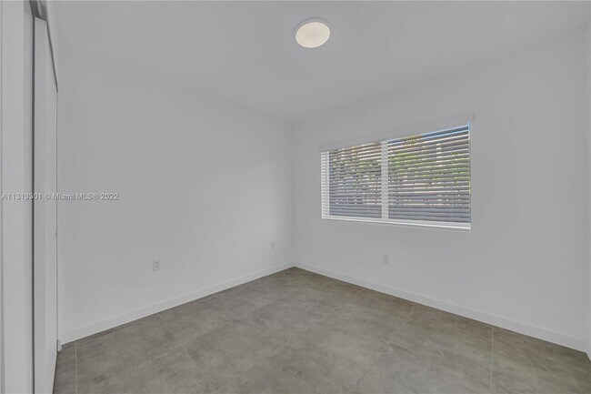 Building Photo - 14752 NE 6th Ave