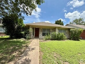 Building Photo - 17129 Bishopsgate Dr