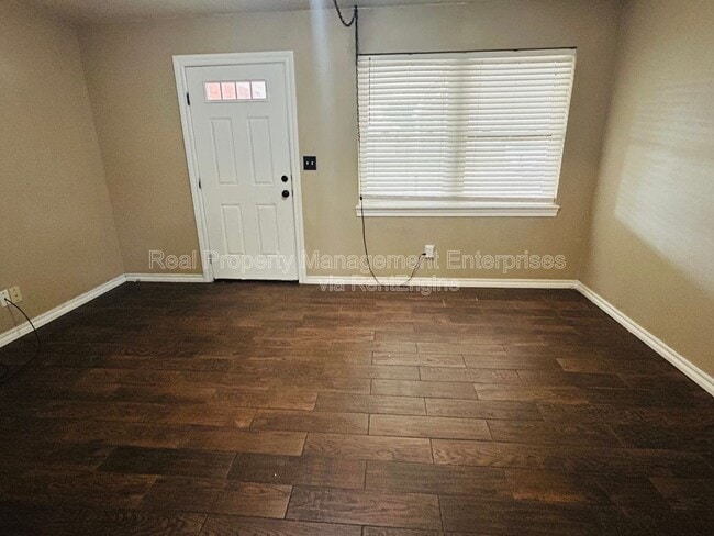 Building Photo - 701 NW 2nd St