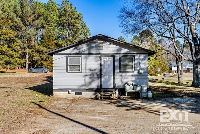 Building Photo - Charming One Bed, One Bath Home Near Kerr Dam