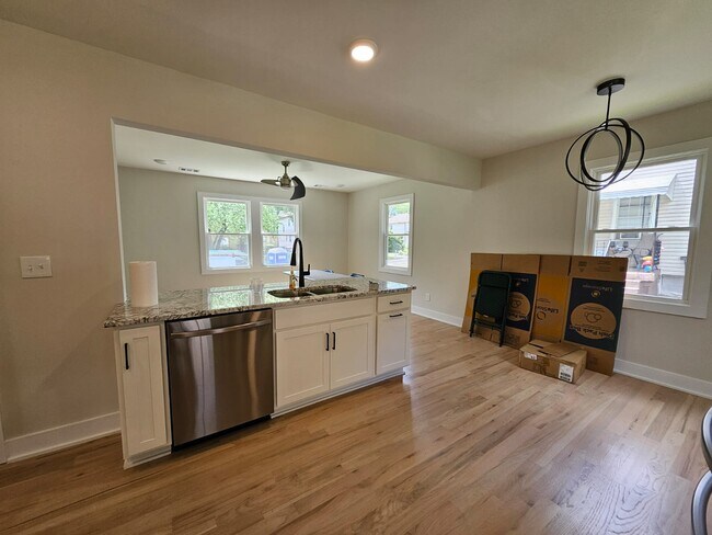 Photo - 2818 Vaulx Ln House