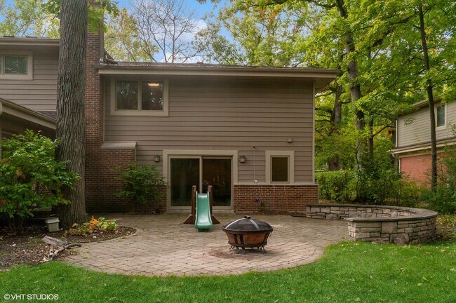 Foto del edificio - 50 Cedar Ln