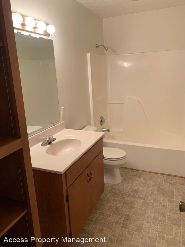 Building Photo - 2 br, 1.5 bath Apartment - 201 Dinwiddie Ave