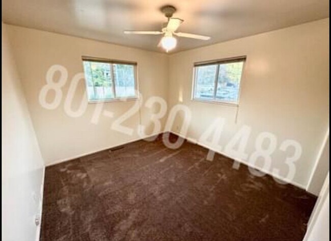 Building Photo - 858 Yale Ave S