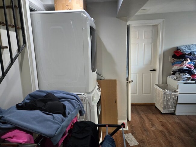 Building Photo - Spacious 5 Bed w/ In-Unit Laundry | Mission Hill | 9/1