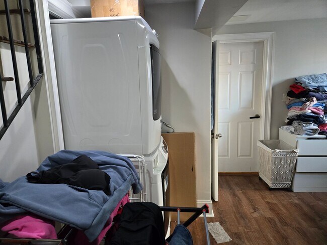 Foto del edificio - Spacious 5 Bed w/ In-Unit Laundry | Mission Hill | 9/1