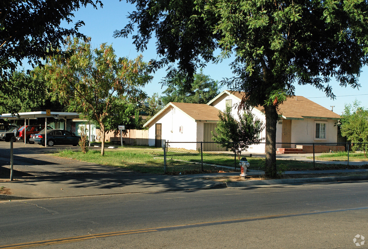 Primary Photo - 4102 E Butler Ave