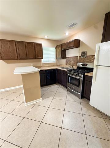 Building Photo - 165 Smelker Ave