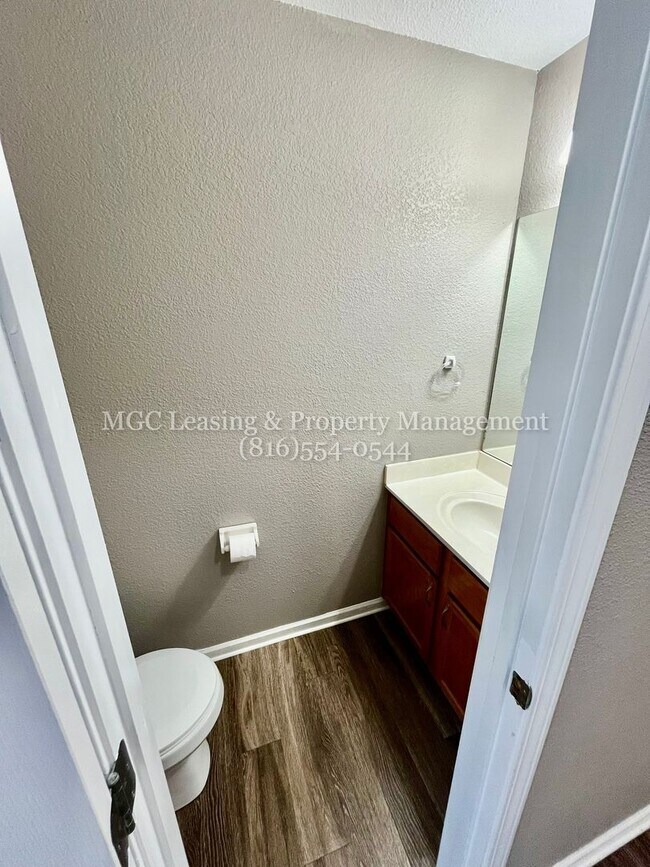 Foto del edificio - 3101-3103 NW Gateway Dr