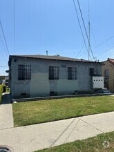 Building Photo - 932 W 71st St