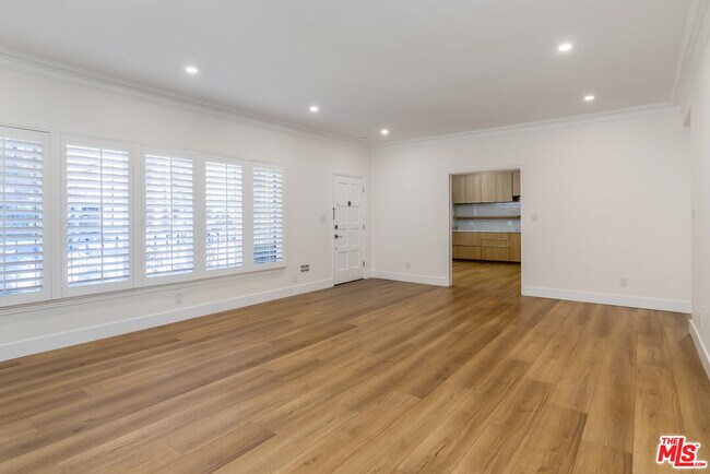 Building Photo - 1114 S Orange Dr