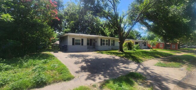 Foto del edificio - 1520 Hilltop Dr