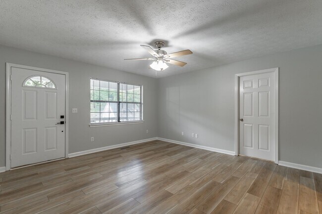 Foto del edificio - 9424 Fuller Rd