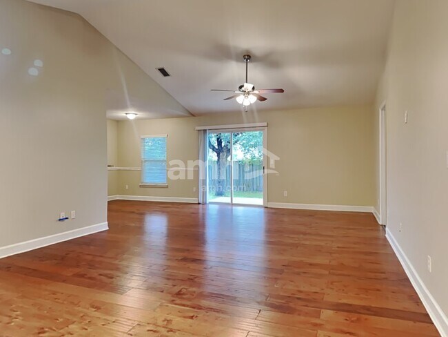 Foto del edificio - 6651 Chester Park Dr