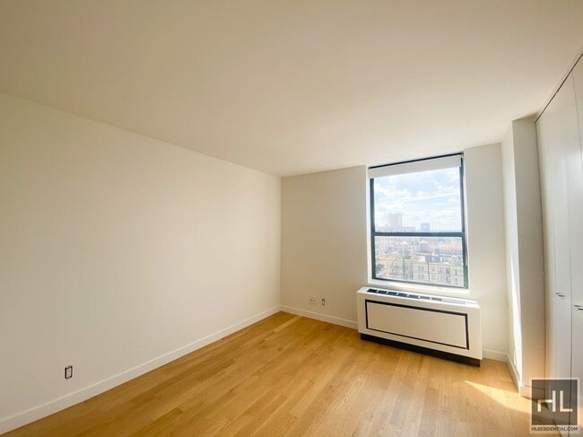 Building Photo - W 87th St