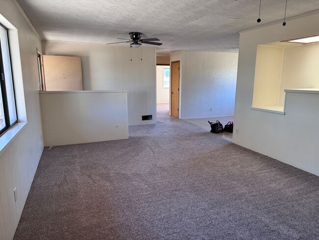 Foto del edificio - 4 Bedroom, 2 Bathroom Home in Edgewood, NM.