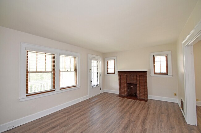 Building Photo - 802 Delta Ave