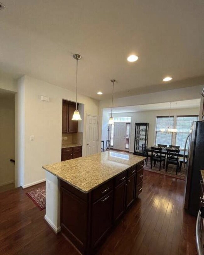 Foto del edificio - 3BD/3BA:  COMING SOON:   Fabulous Owings Mills Townhome